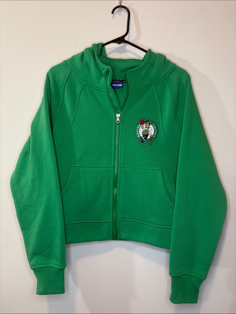 NWT Boston Celtics Logo Embroidered Full Zip Hooded Sweatshirt Boxy Cropped Fit